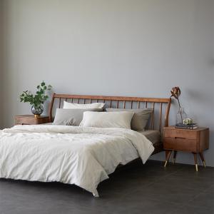 wooden bed 